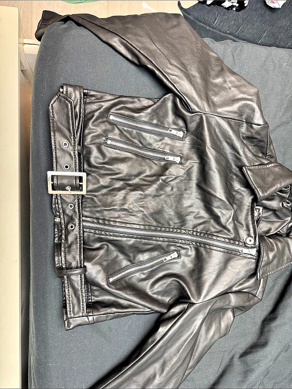U2B, Leather ,Moto Jacket, Black ,Size Small, cinched waist.